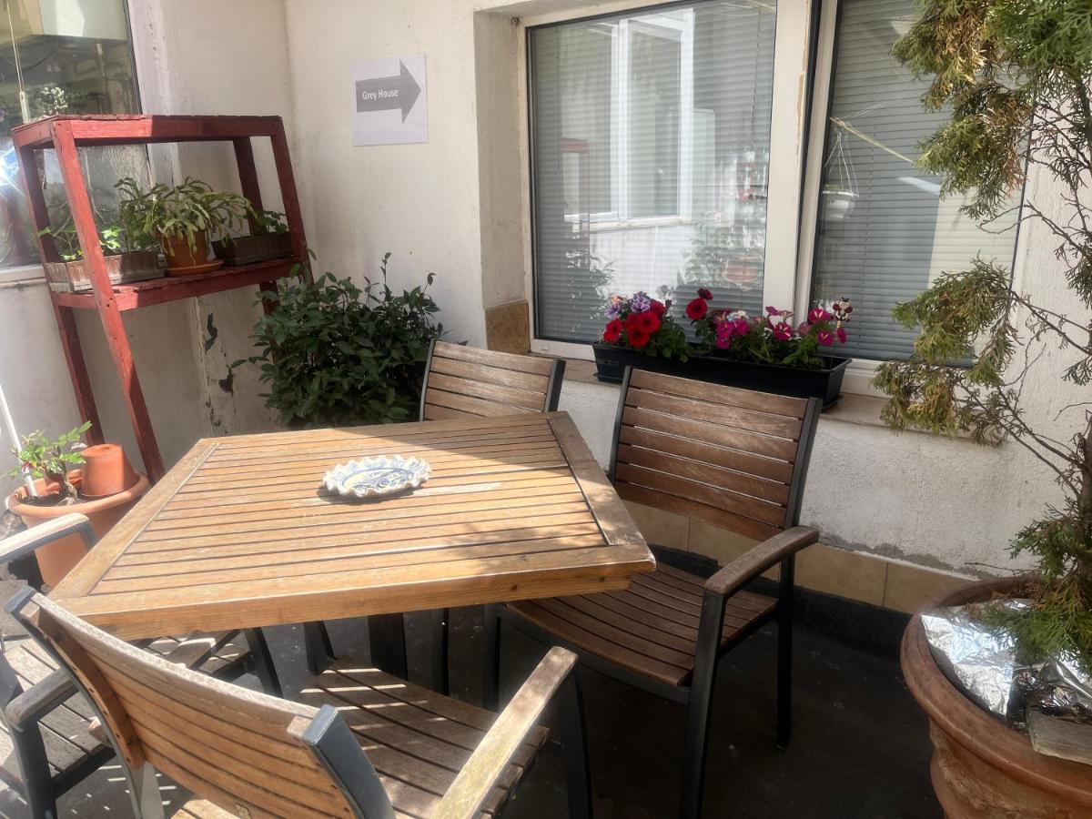 Grey House Apartment Brasov Luaran gambar